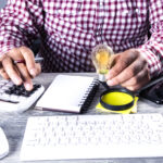 Biznesowy komputer stacjonarny z płaskim tabletem laptopa